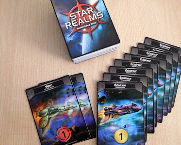 Gros plan sur le matériel de STAR REALMS  (Iello)